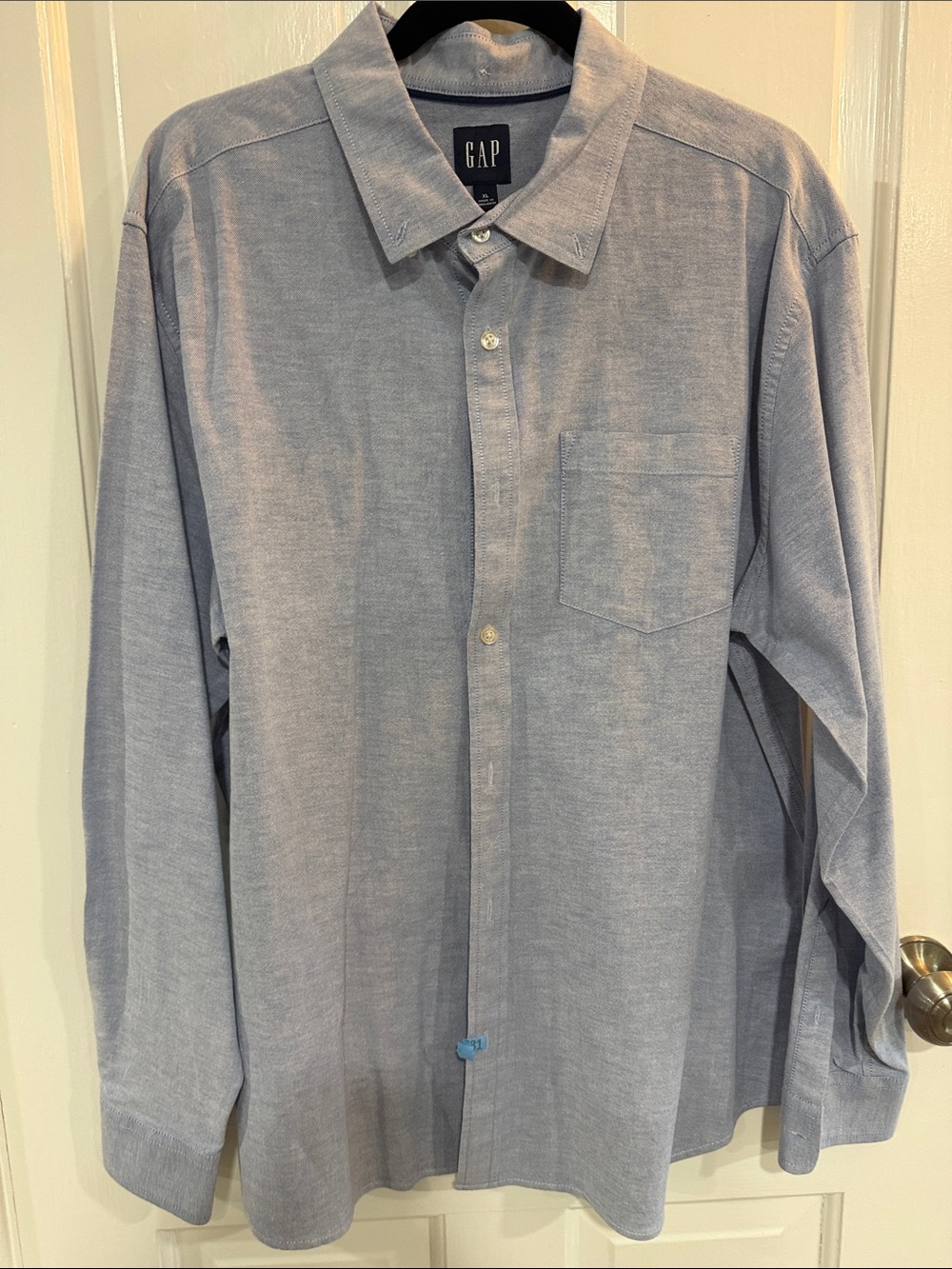 GAP Men's Heather Light Blue Long Sleeve Button-Down Shirt